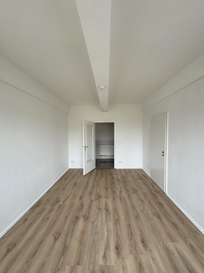 Großzügige sanierte 5 Zimmer Etagenwohnung in Rüttenscheid mit Balkon, Gäste Bad, Aufzug, 4. OG – Kortumstr. xxx, 45130 Essen(Rüttenscheid) – Vorschaubild 2