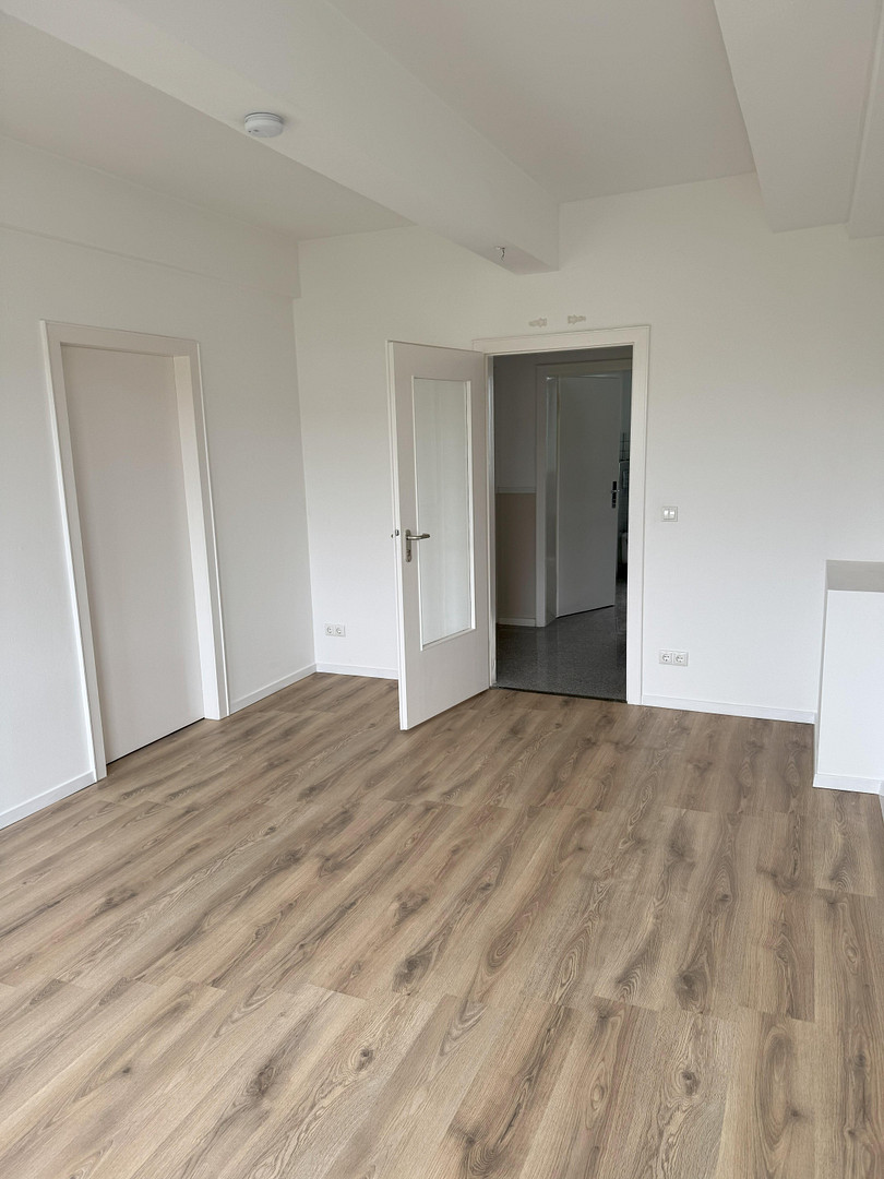 Großzügige sanierte 5 Zimmer Etagenwohnung in Rüttenscheid mit Balkon, Gäste Bad, Aufzug, 4. OG – Kortumstr. xxx, 45130 Essen(Rüttenscheid) – Vorschaubild 9
