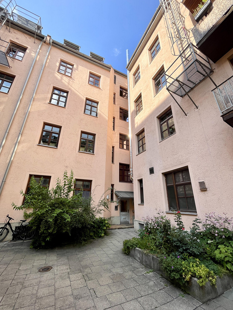 Bezugsfreie Dachgeschosswohnung im Altbau in attraktiver Lage – Ganghoferstr. 76, 81373 München(Sendling) – Vorschaubild 2