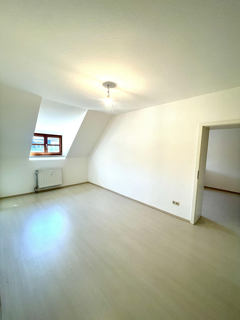 Bezugsfreie Dachgeschosswohnung im Altbau in attraktiver Lage – Ganghoferstr. 76, 81373 München(Sendling) – Vorschaubild 10
