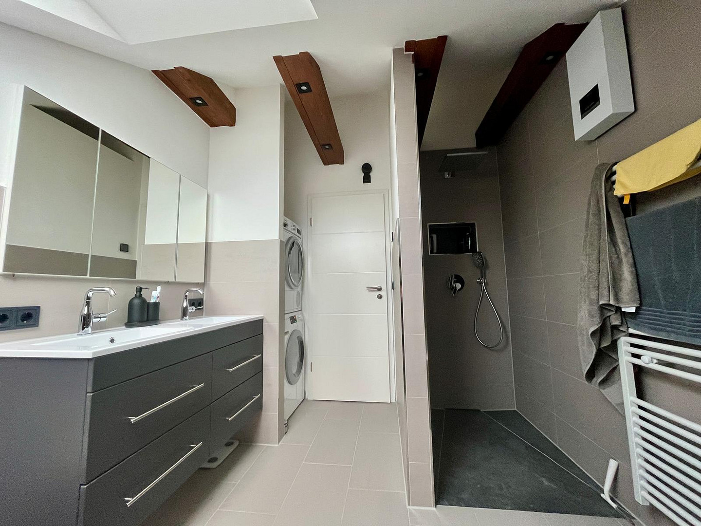 Moderne helle 4-Zimmer Wohnung 112 m2 neu mit EBK und Garage - provisionsfrei – Ustersbach(Mödishofen) – Vorschaubild 12