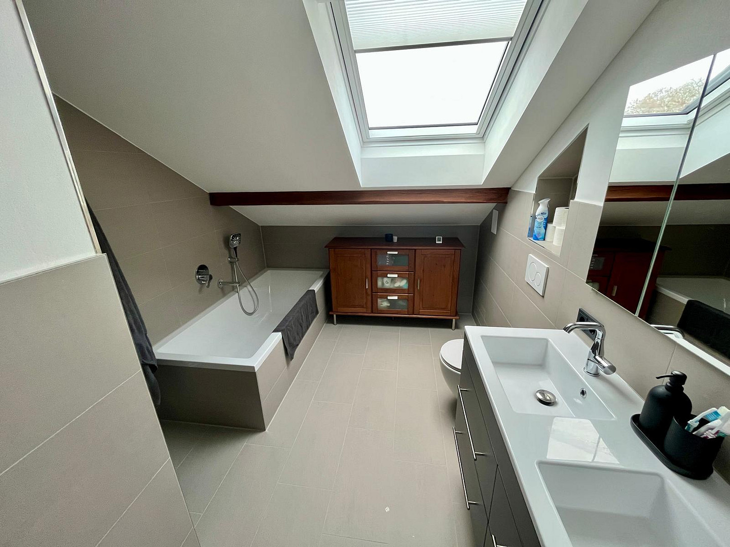 Moderne helle 4-Zimmer Wohnung 112 m2 neu mit EBK und Garage - provisionsfrei – Ustersbach(Mödishofen) – Vorschaubild 11