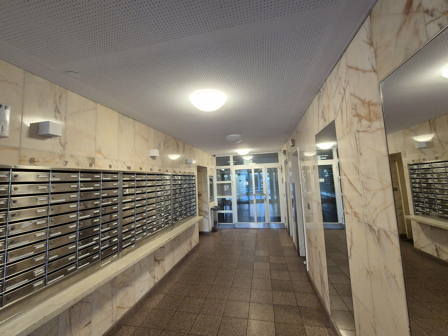 1-Zimmer-ETW als Kapitalanlage oder Eigennutzung direkt neben dem Elbe-Einkaufszentrum (sofort Frei) – Julius-Brecht Str. 7, 22609 Hamburg(Osdorf) – Vorschaubild 4