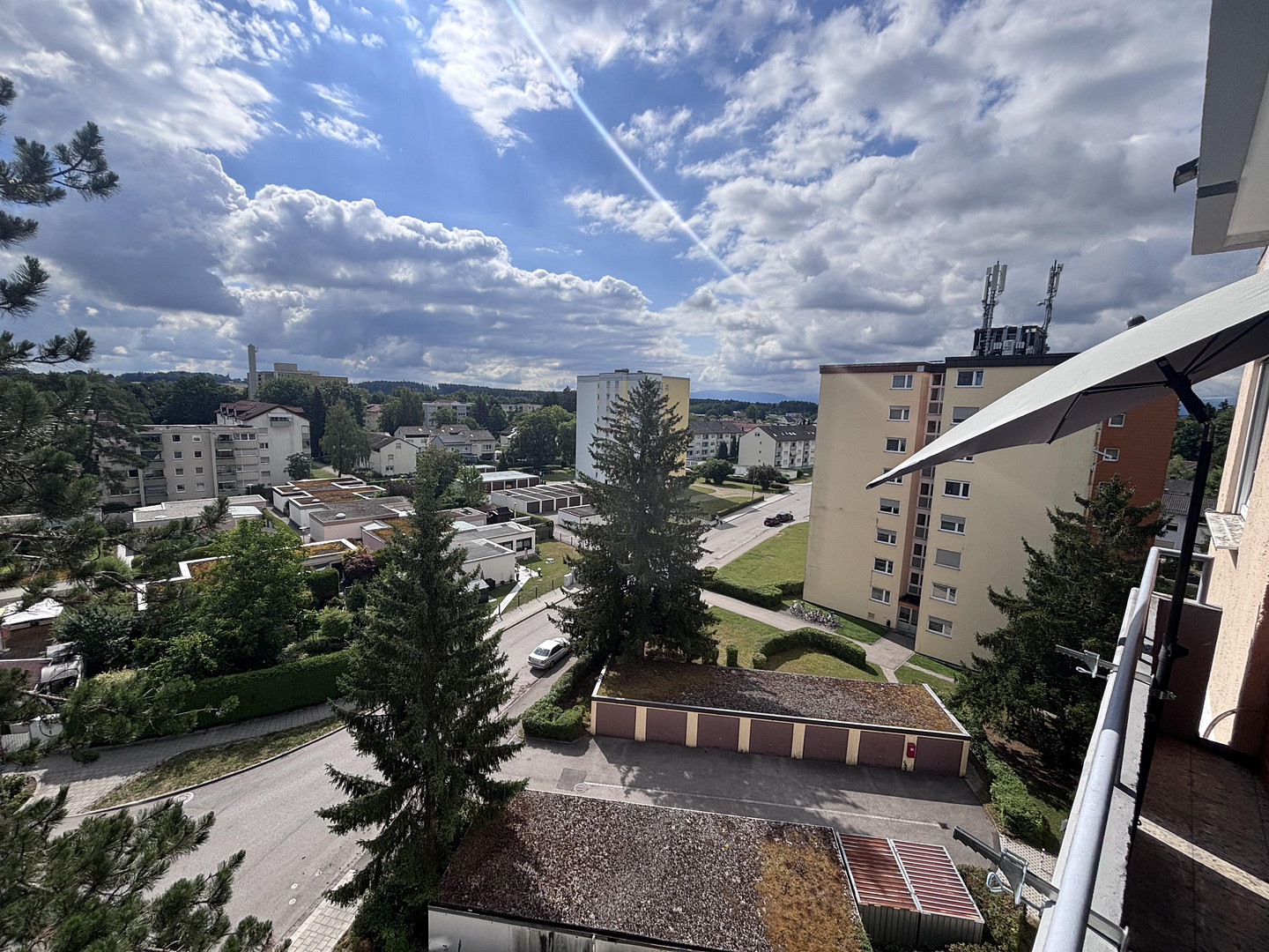 Vermietete 2-Zimmer-Wohnung mit Weitblick, Aufzug und Balkon – Kapitalanlage in Traunreut – Traunreut – Vorschaubild 3