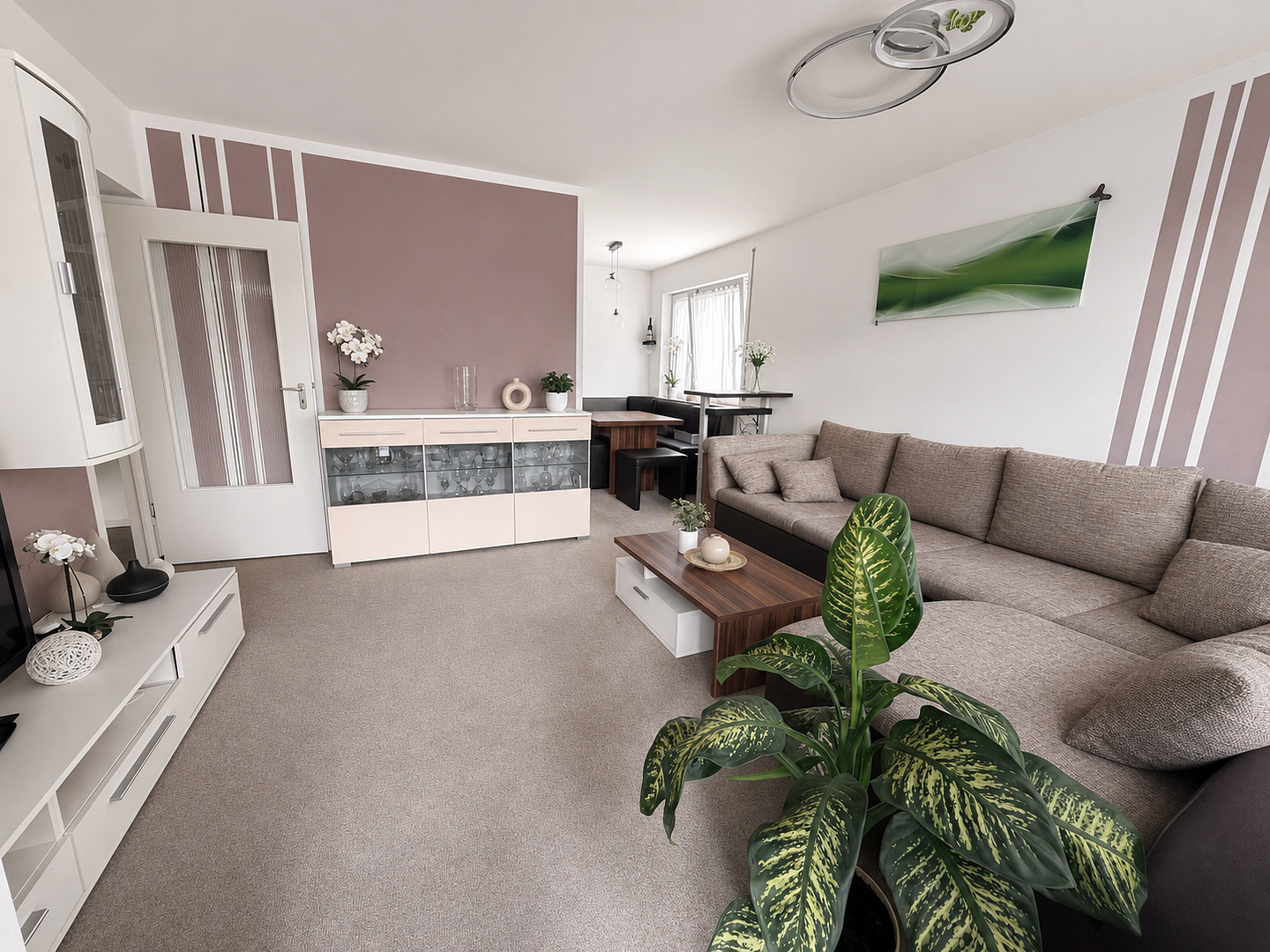Vermietete 2-Zimmer-Wohnung mit Weitblick, Aufzug und Balkon – Kapitalanlage in Traunreut – Traunreut – Vorschaubild 2