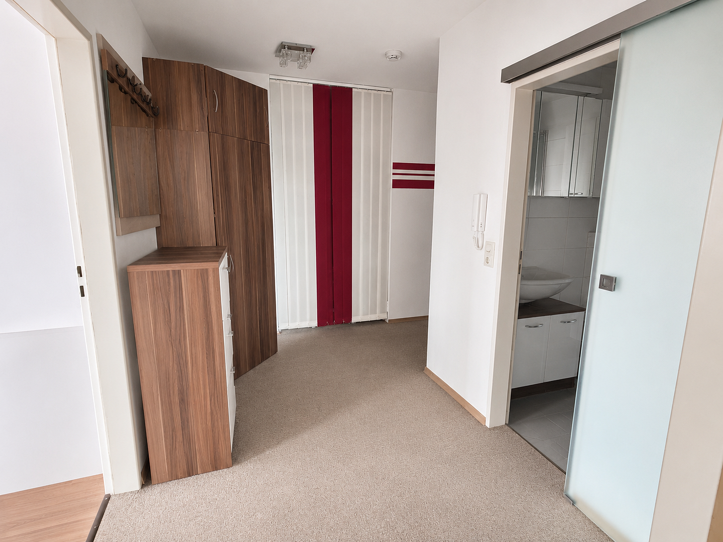 Vermietete 2-Zimmer-Wohnung mit Weitblick, Aufzug und Balkon – Kapitalanlage in Traunreut – Traunreut – Vorschaubild 9