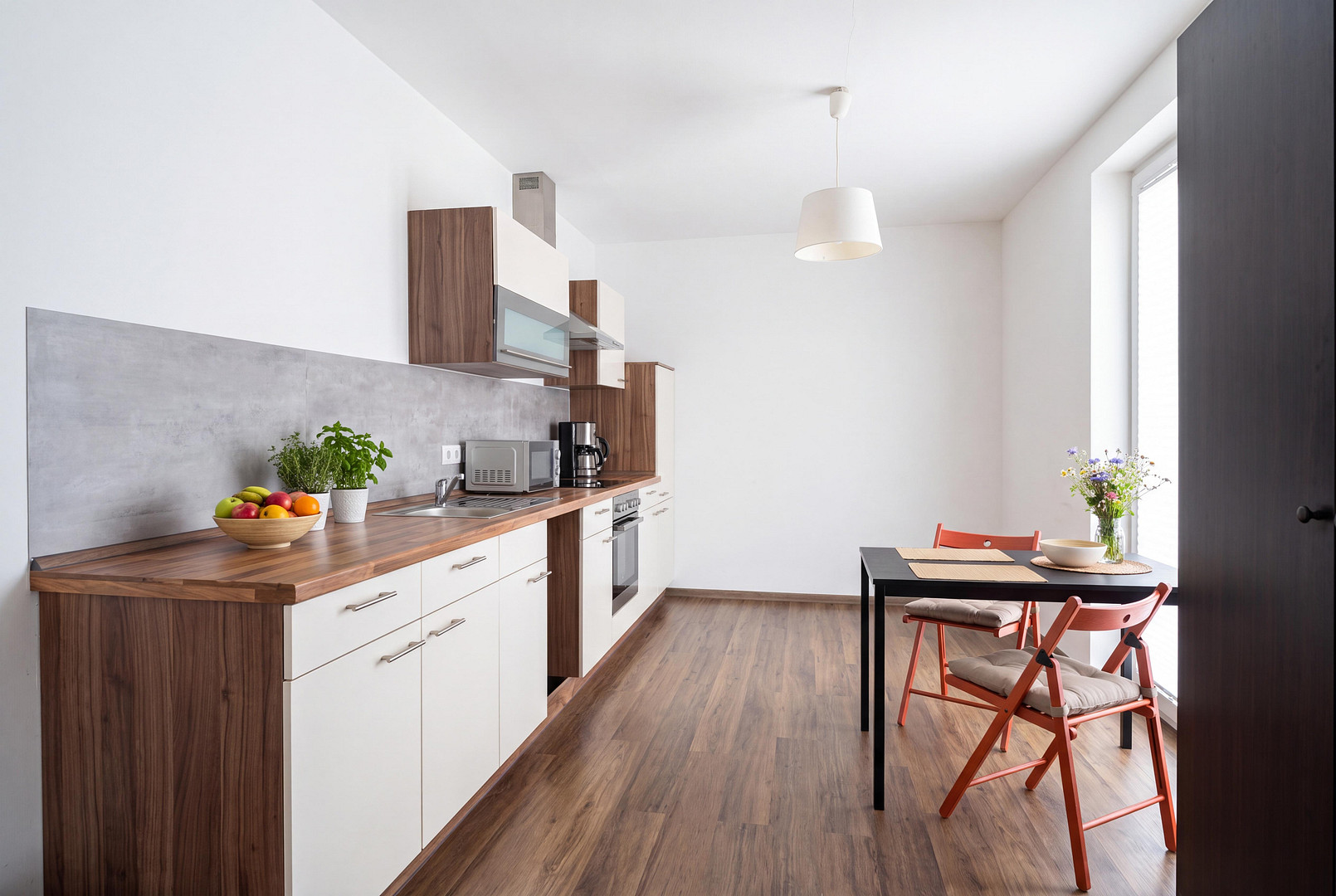 Helle 3-Zimmer-Erdgeschosswohnung mit Terrasse und EBK - ca. 110 m², neuwertig – 16356 Ahrensfelde-Mehrow(Mehrow) – Vorschaubild 2