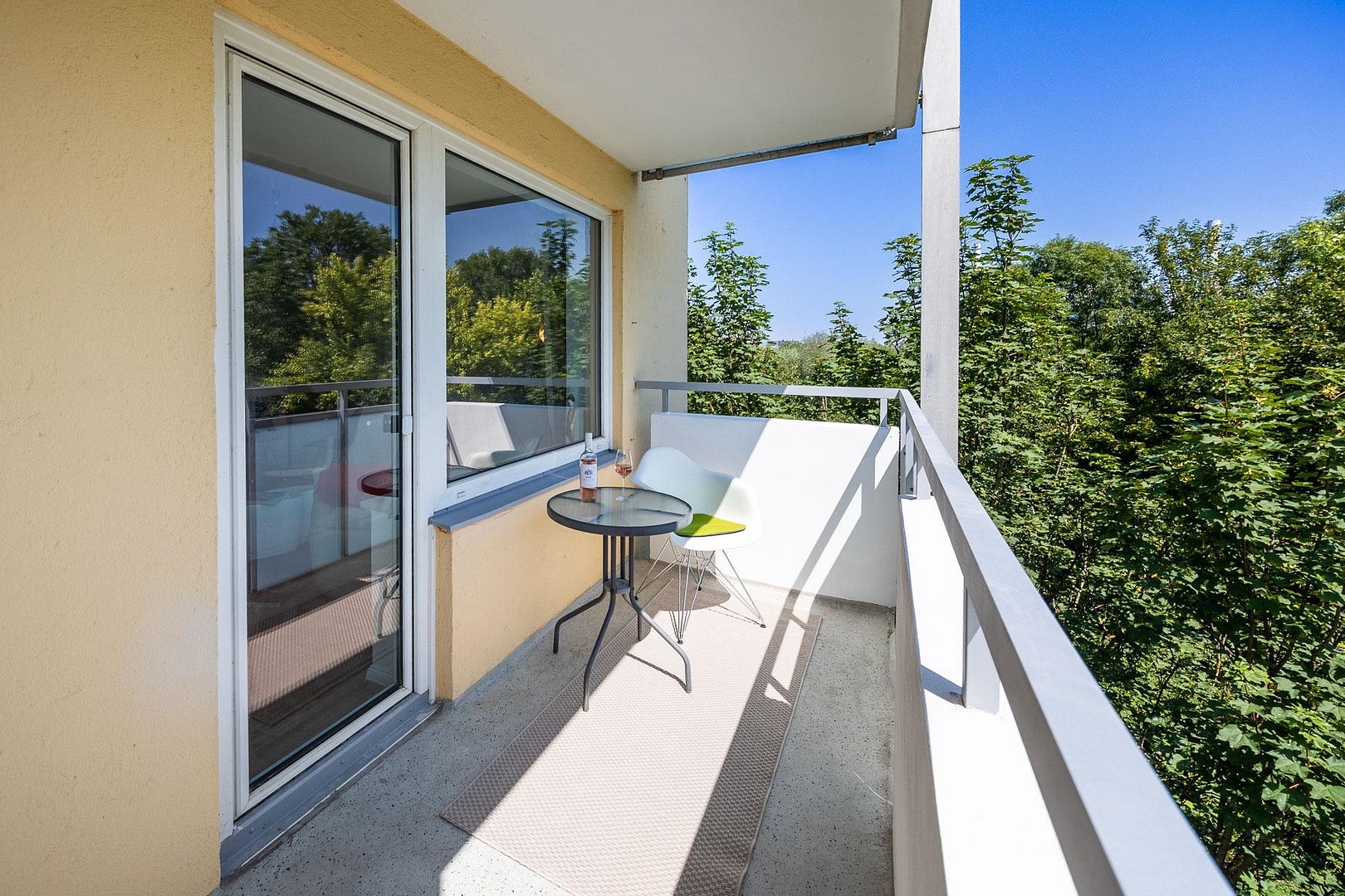 Sofort einziehen & wohlfühlen: Sanierte 1,5-Zimmer-Wohnung mit Balkon in Bogenhausen – Regina-Ullmann-Str. 73, 81927 München(Johanneskirchen) – Vorschaubild 2