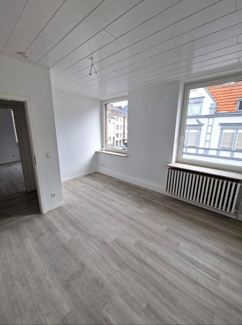 4- Zimmer Wohnung - In zentraler Lage in Mönchengladbach – Kyffhäuser Sr. 17, 41061 Mönchengladbach(Innenstadt) – Vorschaubild 2