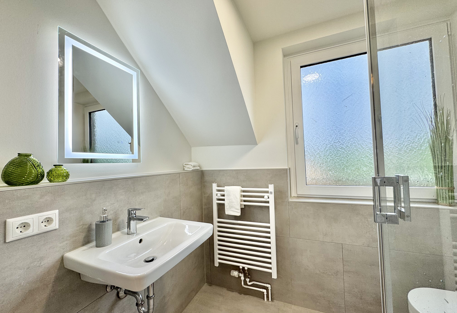 NEU: 4-Zimmer-Wohnung, frisch saniert und direkt bezugsfrei – mit 2 Balkonen und Stellplatz – 23560 Lübeck(Hüxtertor/Mühlentor/Gärtnergasse) – Vorschaubild 9