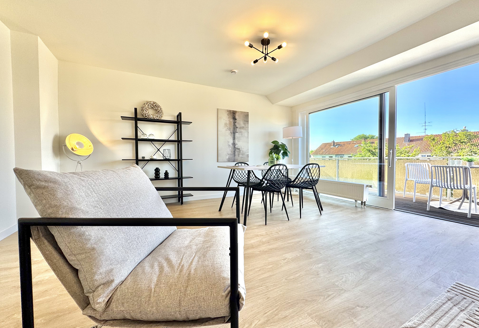 NEU: 4-Zimmer-Wohnung, frisch saniert und direkt bezugsfrei – mit 2 Balkonen und Stellplatz