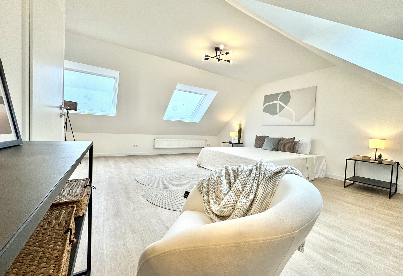 NEU: 4-Zimmer-Wohnung, frisch saniert und direkt bezugsfrei – mit 2 Balkonen und Stellplatz – 23560 Lübeck(Hüxtertor/Mühlentor/Gärtnergasse) – Vorschaubild 13