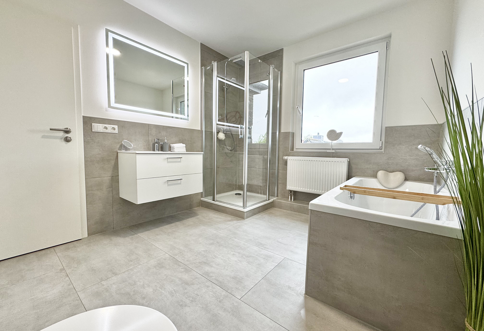 NEU: 4-Zimmer-Wohnung, frisch saniert und direkt bezugsfrei – mit 2 Balkonen und Stellplatz – 23560 Lübeck(Hüxtertor/Mühlentor/Gärtnergasse) – Vorschaubild 5