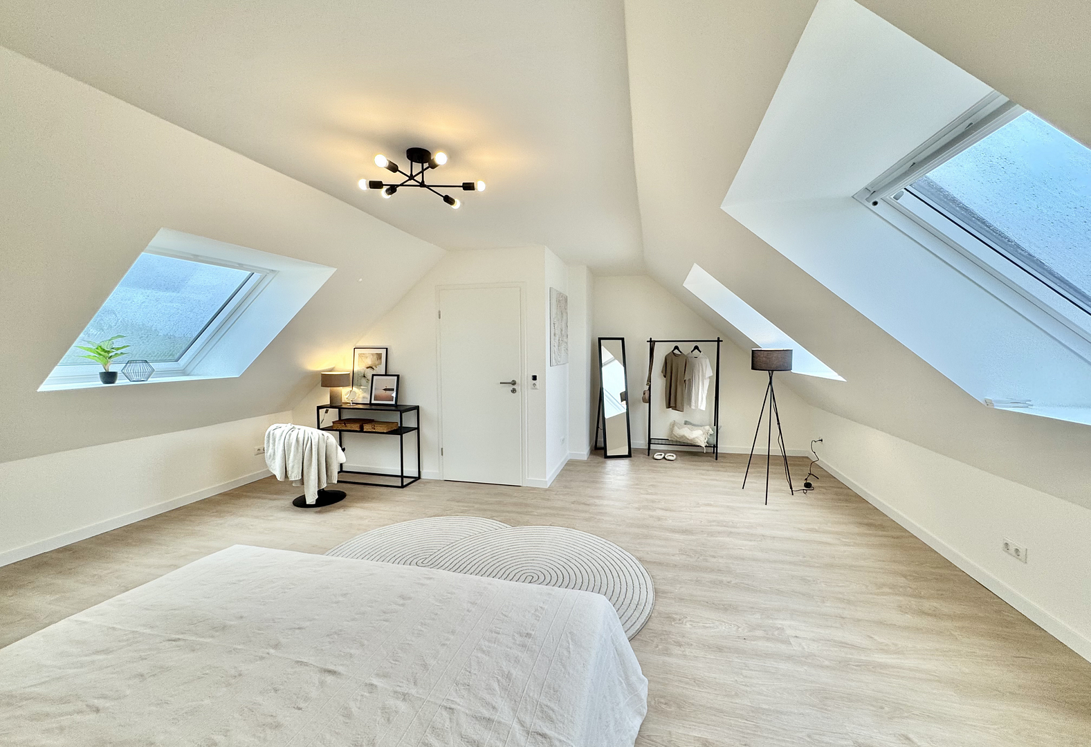 NEU: 4-Zimmer-Wohnung, frisch saniert und direkt bezugsfrei – mit 2 Balkonen und Stellplatz – 23560 Lübeck(Hüxtertor/Mühlentor/Gärtnergasse) – Vorschaubild 12