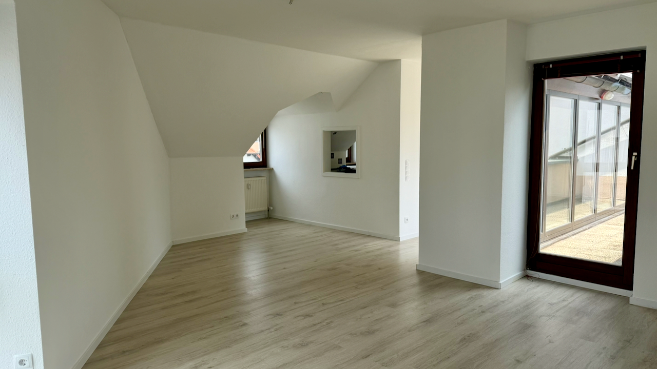 Schöne 3-Zimmer DG Wohnung mit modernisierter Küche und Balkon – Erlenfeld 20, 91056 Erlangen(Alterlangen) – Vorschaubild 4