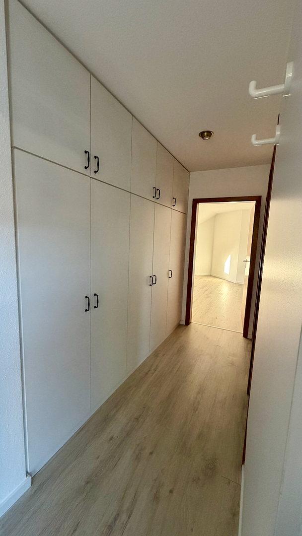 Schöne 3-Zimmer DG Wohnung mit modernisierter Küche und Balkon – Erlenfeld 20, 91056 Erlangen(Alterlangen) – Vorschaubild 13