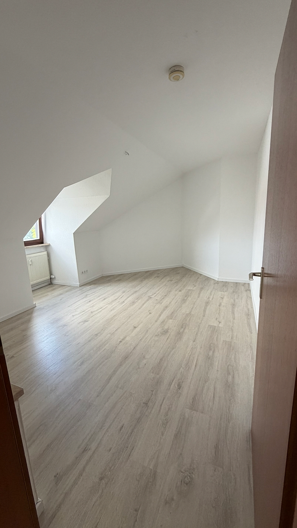 Schöne 3-Zimmer DG Wohnung mit modernisierter Küche und Balkon – Erlenfeld 20, 91056 Erlangen(Alterlangen) – Vorschaubild 5