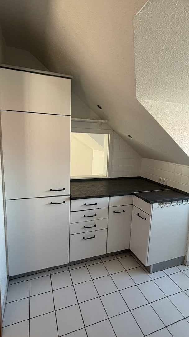 Schöne 3-Zimmer DG Wohnung mit modernisierter Küche und Balkon – Erlenfeld 20, 91056 Erlangen(Alterlangen) – Vorschaubild 17