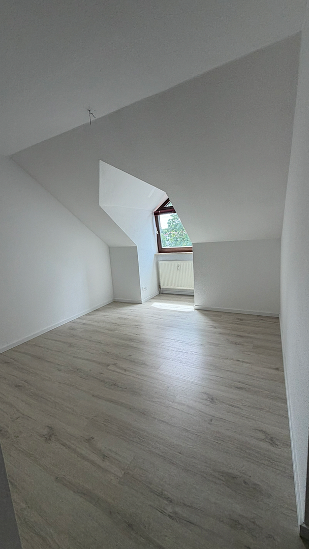Schöne 3-Zimmer DG Wohnung mit modernisierter Küche und Balkon – Erlenfeld 20, 91056 Erlangen(Alterlangen) – Vorschaubild 7