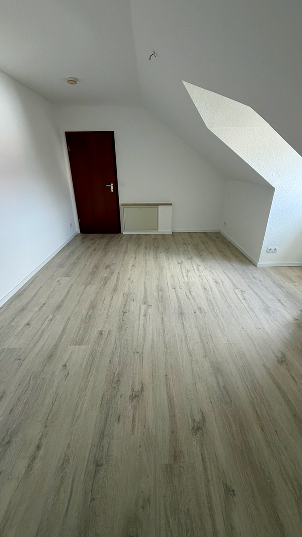 Schöne 3-Zimmer DG Wohnung mit modernisierter Küche und Balkon – Erlenfeld 20, 91056 Erlangen(Alterlangen) – Vorschaubild 6