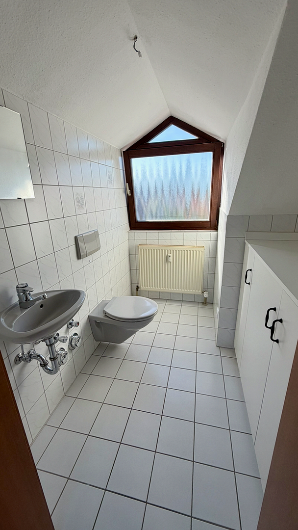 Schöne 3-Zimmer DG Wohnung mit modernisierter Küche und Balkon – Erlenfeld 20, 91056 Erlangen(Alterlangen) – Vorschaubild 9
