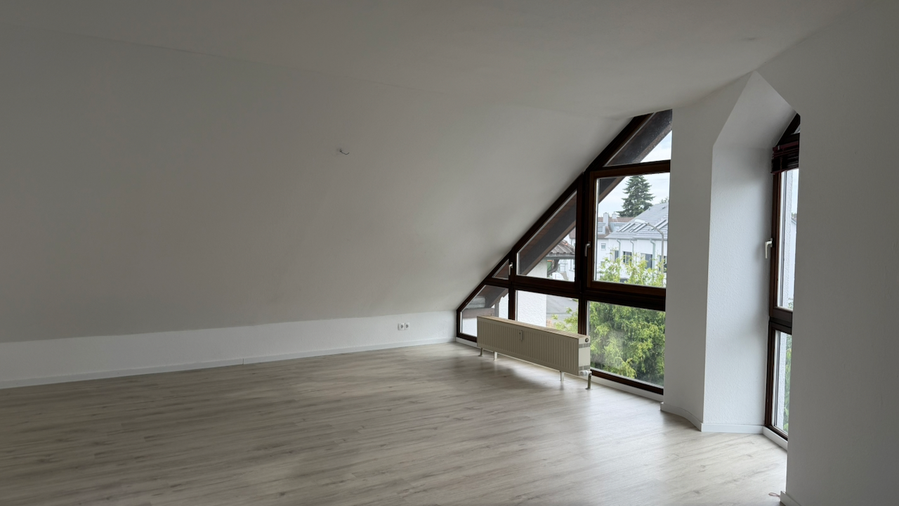 Schöne 3-Zimmer DG Wohnung mit modernisierter Küche und Balkon – Erlenfeld 20, 91056 Erlangen(Alterlangen) – Vorschaubild 3