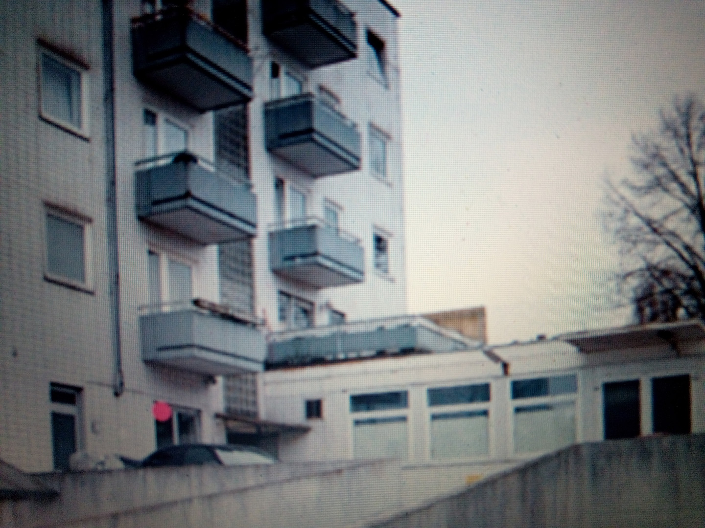 1 Zimmer mit Ladenfenster zum Hinterhof & WC in Kassel Miete oder Mietkauf ab €200 + €222 NK – Eisenschmiede 86, 34125 Kassel – Vorschaubild 2