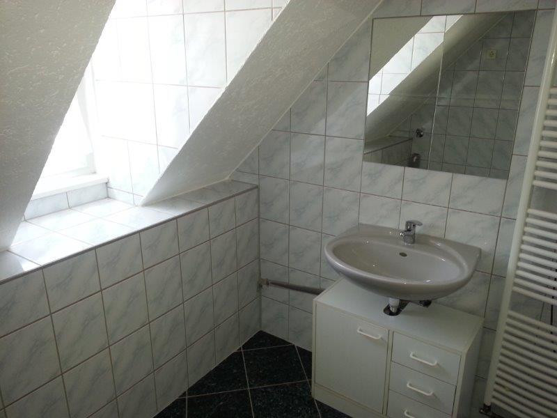 Top-Anbindung & WG-geeignet: Helle 2.5-Zi-DG-Wohnung mit EBK in Stgt-Bad Cannstatt – 70372 Stuttgart(Bad Cannstatt) – Vorschaubild 8
