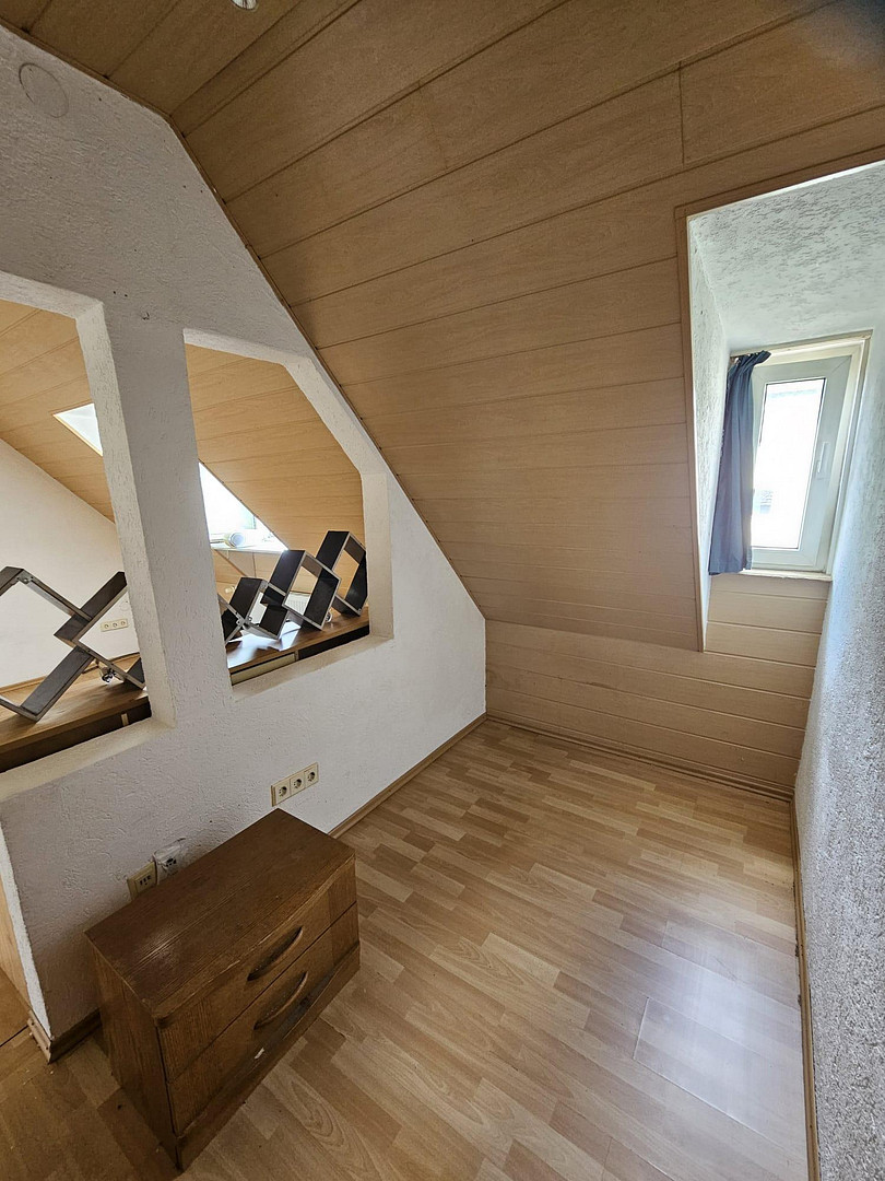 Top-Anbindung & WG-geeignet: Helle 2.5-Zi-DG-Wohnung mit EBK in Stgt-Bad Cannstatt – 70372 Stuttgart(Bad Cannstatt) – Vorschaubild 6