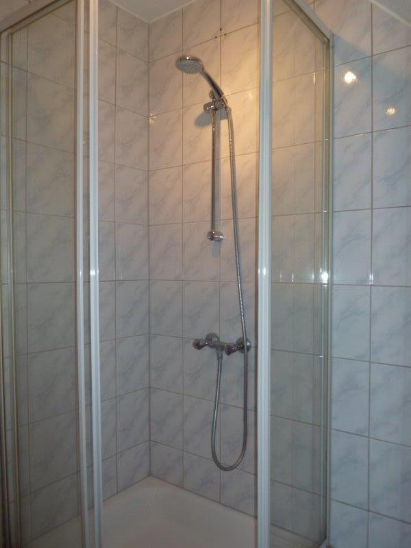 Top-Anbindung & WG-geeignet: Helle 2.5-Zi-DG-Wohnung mit EBK in Stgt-Bad Cannstatt – 70372 Stuttgart(Bad Cannstatt) – Vorschaubild 9