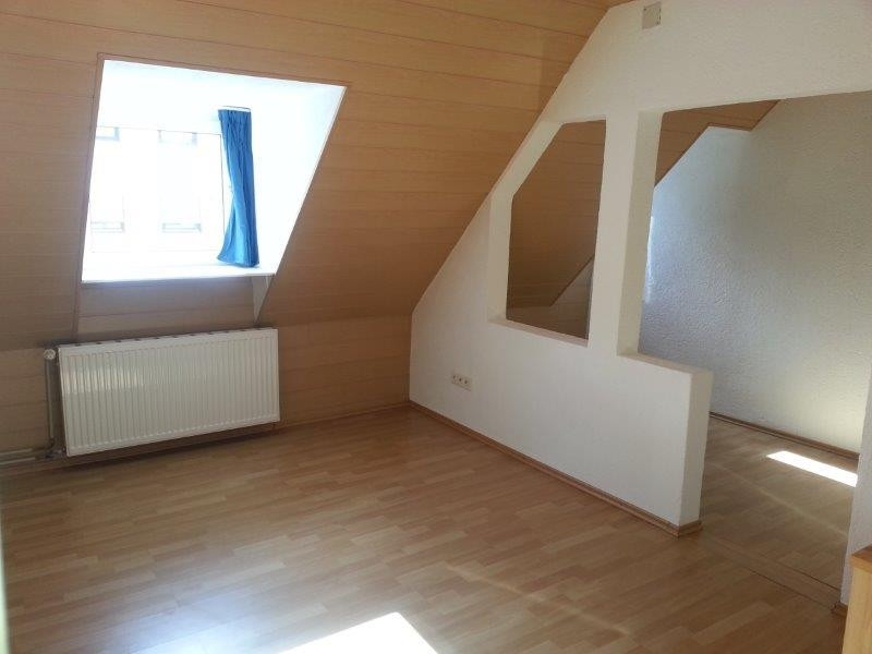 Top-Anbindung & WG-geeignet: Helle 2.5-Zi-DG-Wohnung mit EBK in Stgt-Bad Cannstatt – 70372 Stuttgart(Bad Cannstatt) – Vorschaubild 5