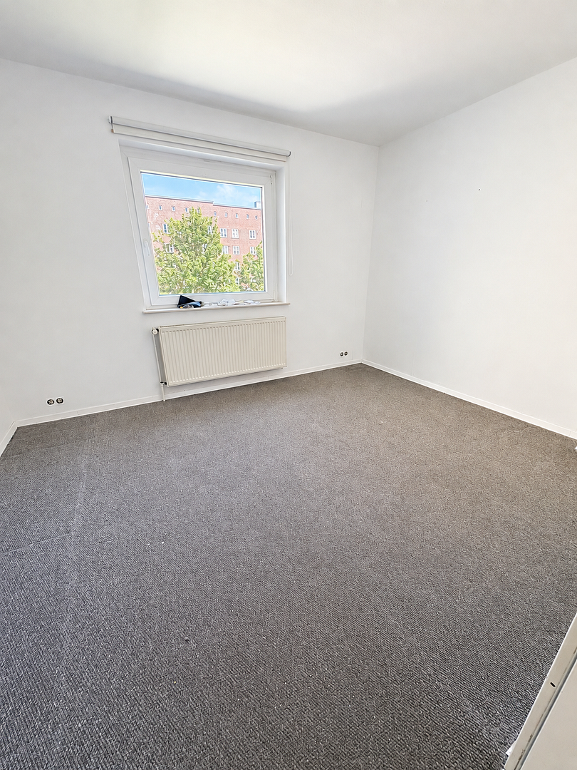 Großzügig geschnittene 3-Zimmer-Wohnung mit Balkon und viel Tageslicht in Bremerhaven-Mitte – Bremerhaven(Mitte-Nord) – Vorschaubild 3