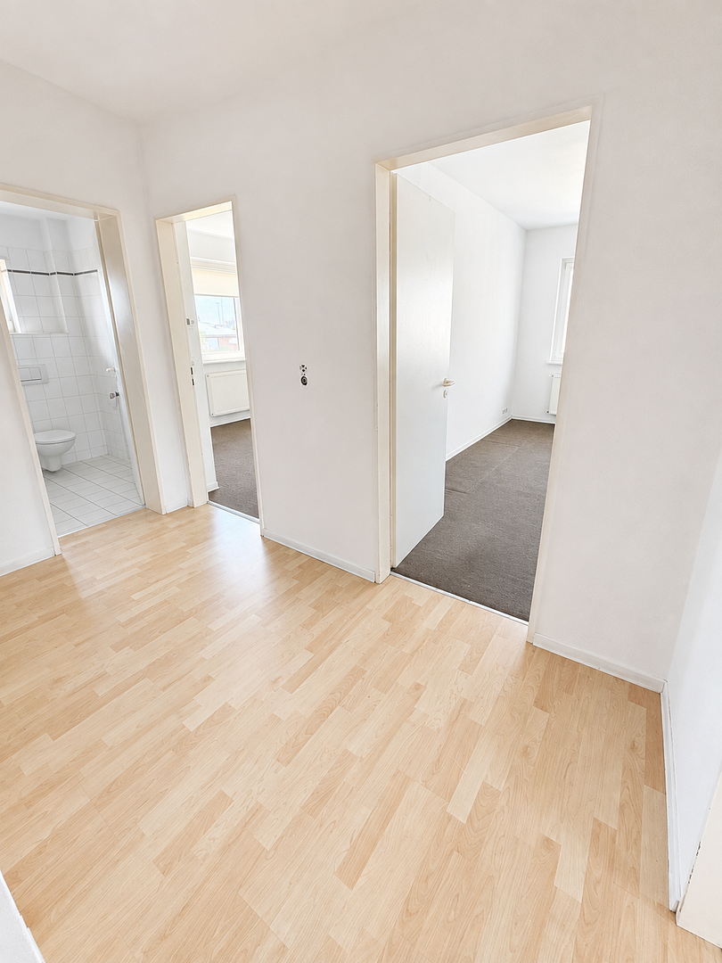 Großzügig geschnittene 3-Zimmer-Wohnung mit Balkon und viel Tageslicht in Bremerhaven-Mitte – Bremerhaven(Mitte-Nord) – Vorschaubild 2