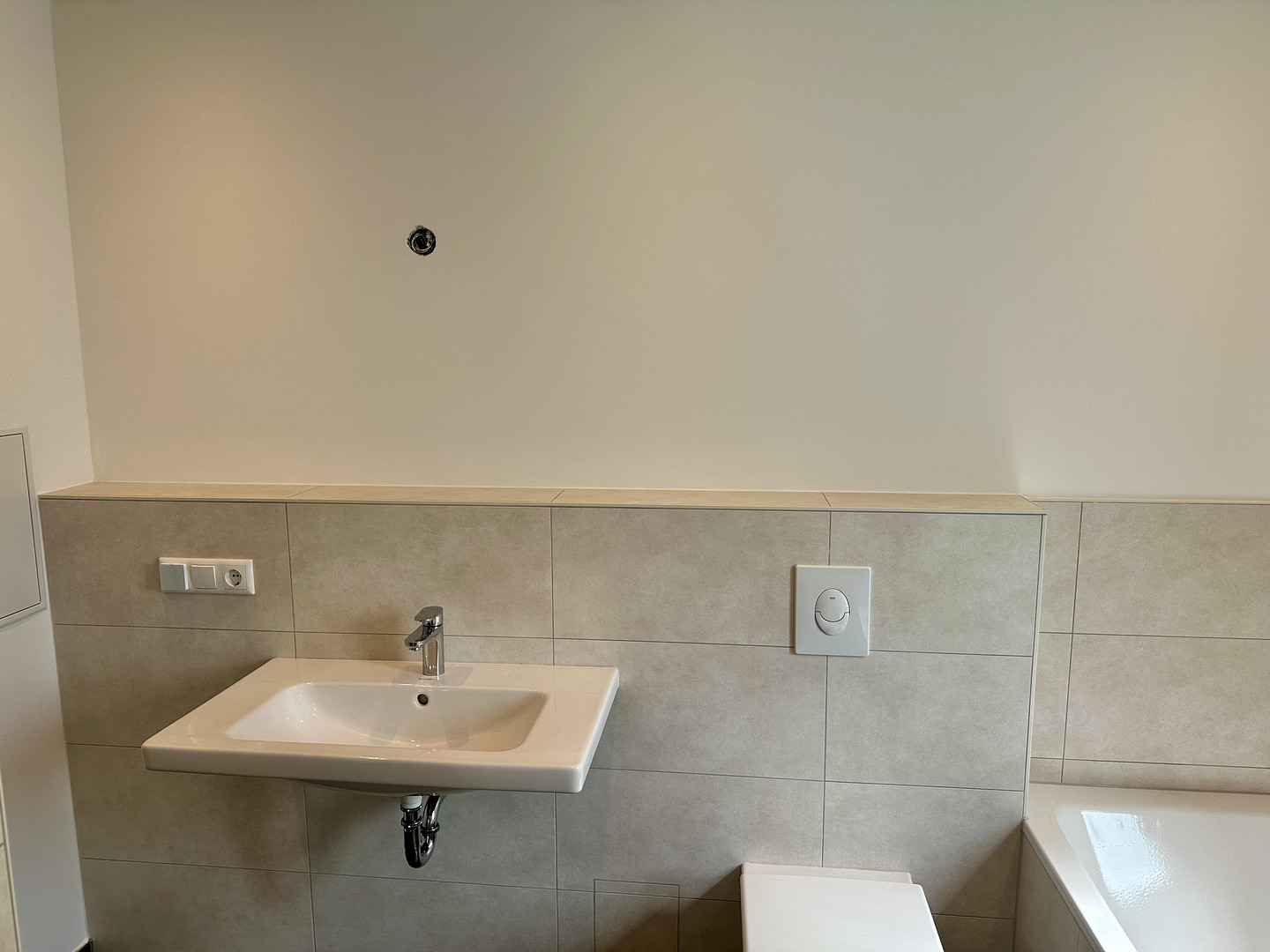 Erstbezug nach Sanierung – 3-Raum-Wohnung mit Terrasse & Garten – Espenweg 9, 8112 Wilkau-Haßlau(Silberstraße) – Vorschaubild 2