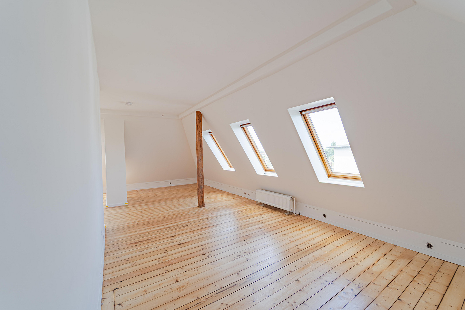 Altbautraum mit 110m² im DG, frisch renoviert, 4-Zimmer, mit neuer EBK und Gartennutzung – Schwartauer Allee 121, 23554 Lübeck(Holstentor Nord) – Vorschaubild 5
