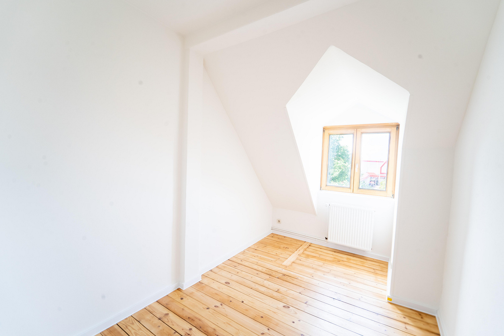 Altbautraum mit 110m² im DG, frisch renoviert, 4-Zimmer, mit neuer EBK und Gartennutzung – Schwartauer Allee 121, 23554 Lübeck(Holstentor Nord) – Vorschaubild 6