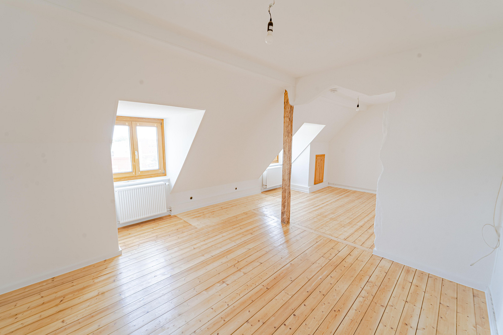 Altbautraum mit 110m² im DG, frisch renoviert, 4-Zimmer, mit neuer EBK und Gartennutzung – Schwartauer Allee 121, 23554 Lübeck(Holstentor Nord) – Vorschaubild 4