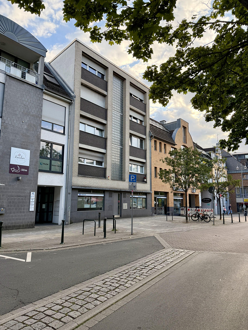 Gut geschnittene 2-Zimmer-Wohnung mit Balkon & Einbauküche in zentraler Lage von Pulheim