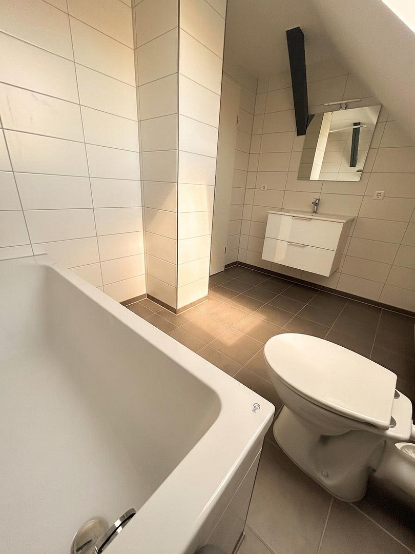 Frisch sanierte 2-Zimmer-Dachgeschosswohnung mit  Garten optional – Kirchstraße 33, 6846 Dessau-Roßlau(Dessau) – Vorschaubild 3