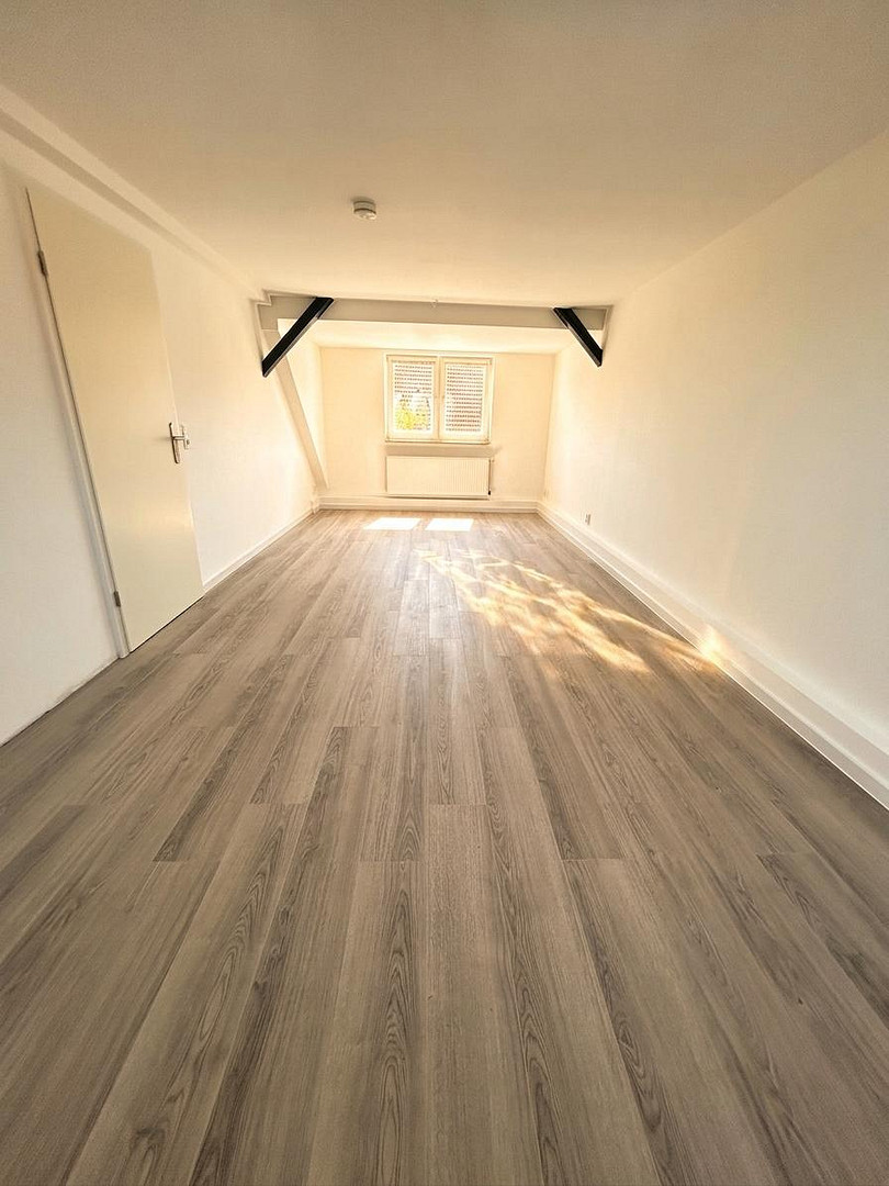 Frisch sanierte 2-Zimmer-Dachgeschosswohnung mit  Garten optional – Kirchstraße 33, 6846 Dessau-Roßlau(Dessau) – Vorschaubild 2