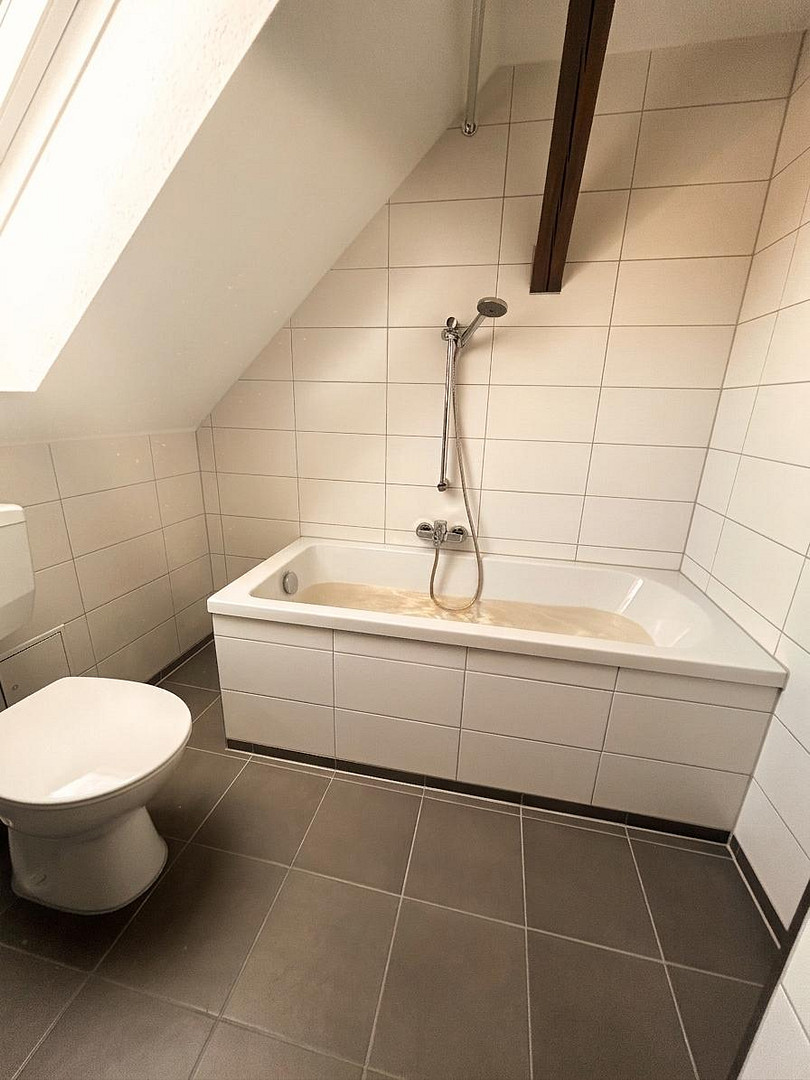 Frisch sanierte 2-Zimmer-Dachgeschosswohnung mit  Garten optional – Kirchstraße 33, 6846 Dessau-Roßlau(Dessau) – Vorschaubild 4