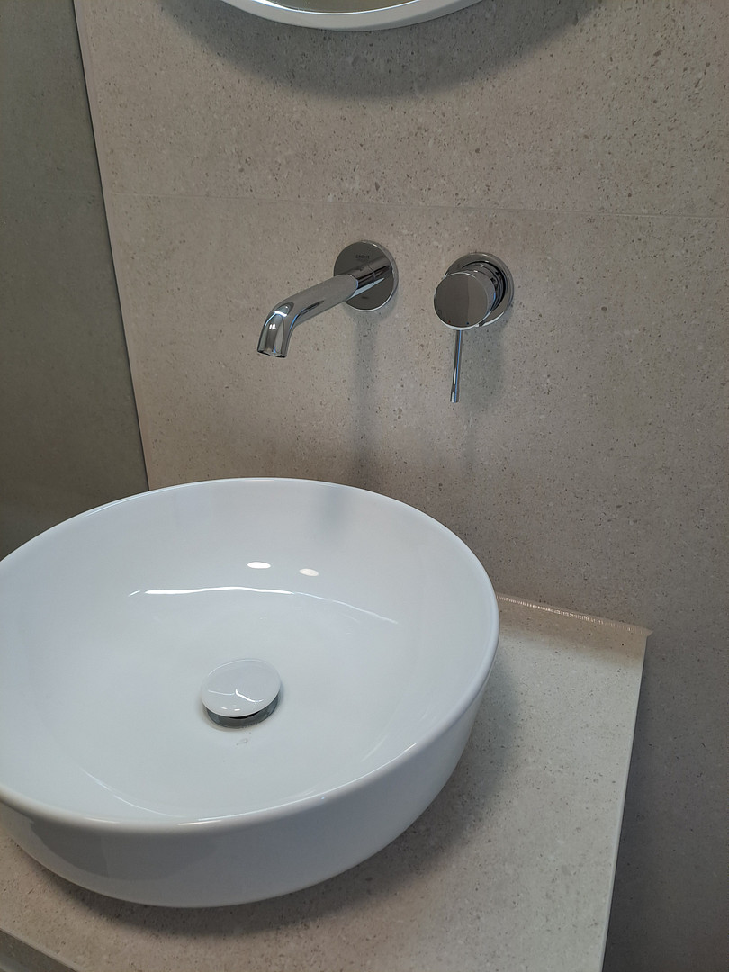 Elegantes LUXUS 1,5 Zimmer Apartment hochwert. kpl. saniert, Parkett, Vollküche, möbl,.Traumausblick