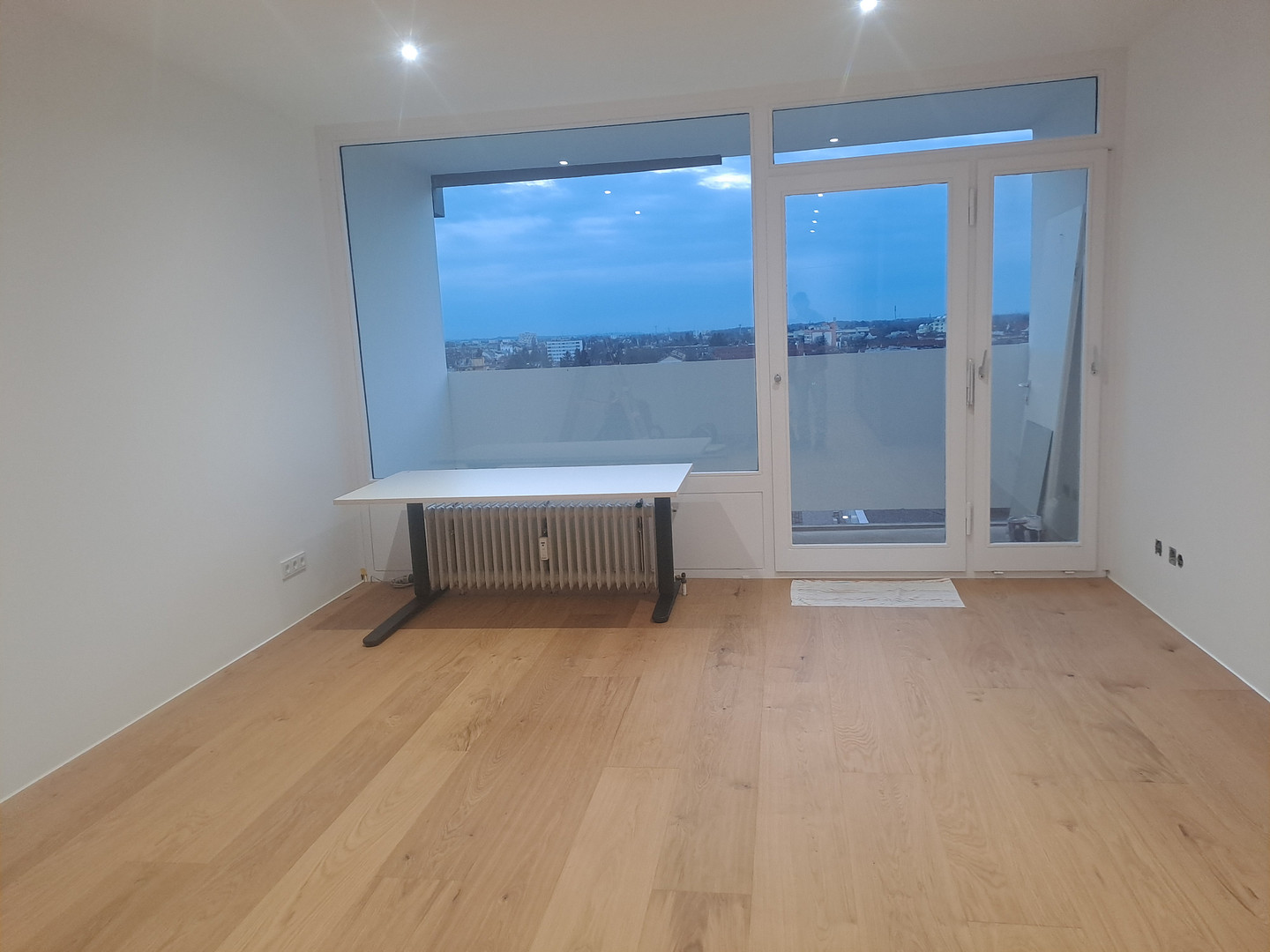 Elegantes LUXUS 1,5 Zimmer Apartment hochwert. kpl. saniert, Parkett, Vollküche, möbl,.Traumausblick – 80992 München(Moosach) – Vorschaubild 2