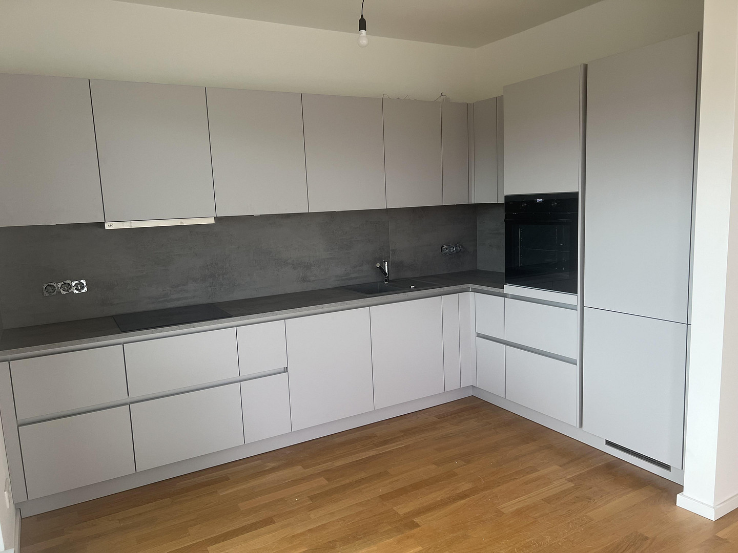 Exklusive neuwertige 3-Zimmer-Wohnung mit schönem Balkon von PRIVAT!