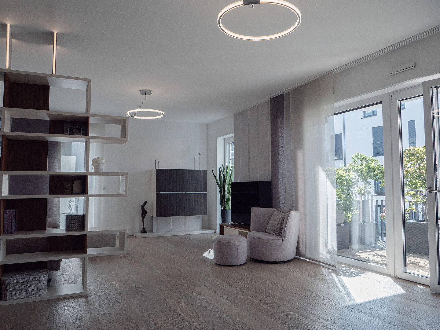 Provisionsfrei: Lichtdurchflutete 3-bis 4-Zimmer-Premiumwohnung (Bj. 2017) mit TG-Stellplatz