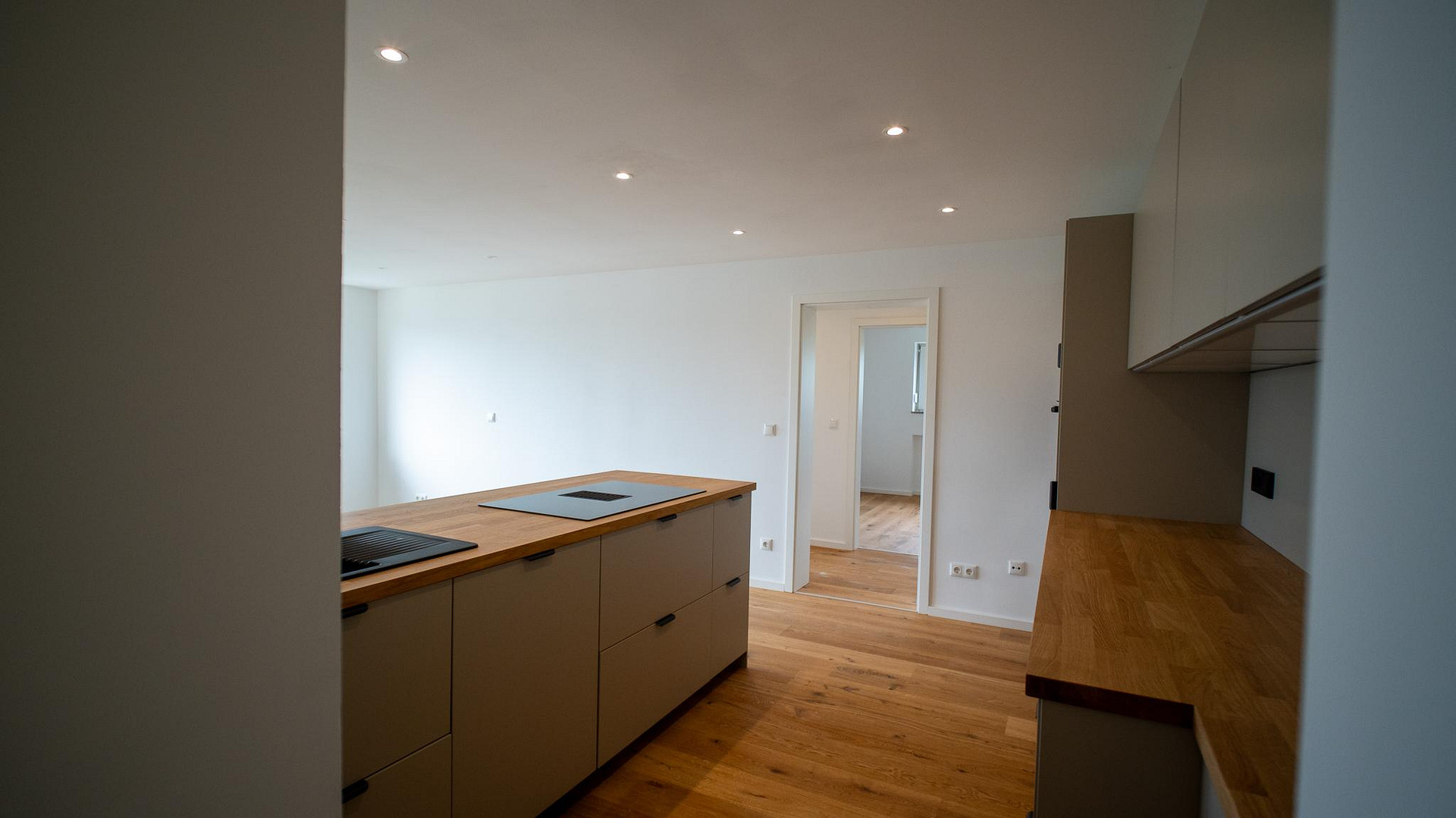 Erstbezug nach Kernsanierung inkl. Alpenblick - Perfekt für Familie oder WG – Schaffhauser Straße 16, 81476 München(Fürstenried) – Vorschaubild 8
