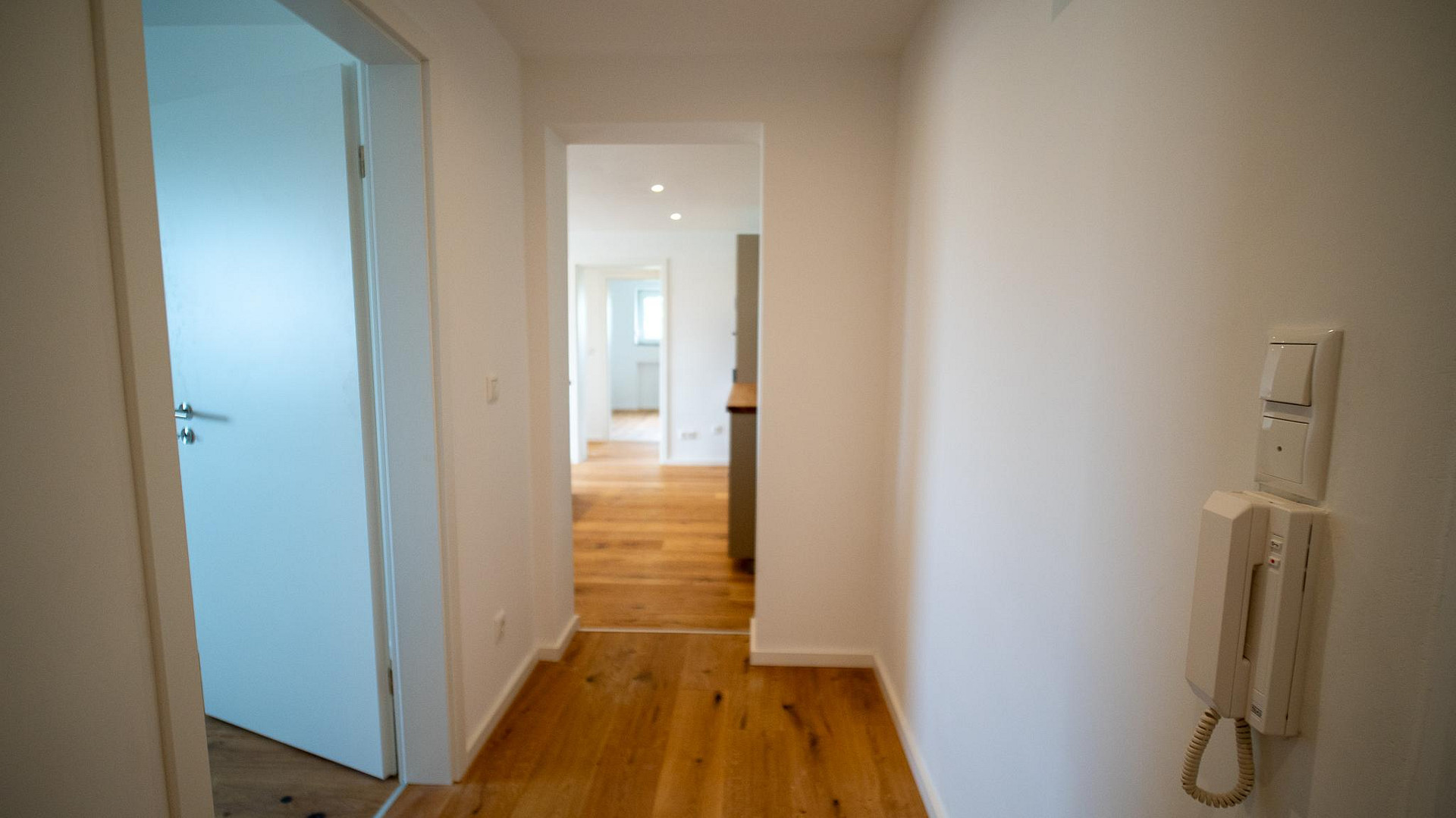 Erstbezug nach Kernsanierung inkl. Alpenblick - Perfekt für Familie oder WG – Schaffhauser Straße 16, 81476 München(Fürstenried) – Vorschaubild 2