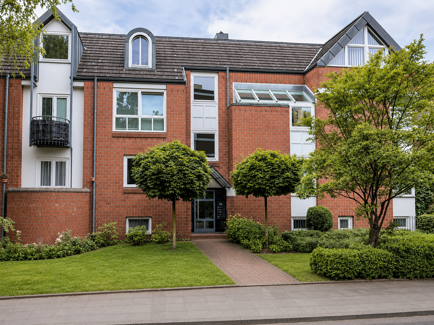 Stilvoll saniertes Dachgeschoss mit Rundbogen-Gauben und Balkon in Kirchrode – 30559 Hannover(Kirchrode) – Vorschaubild 12