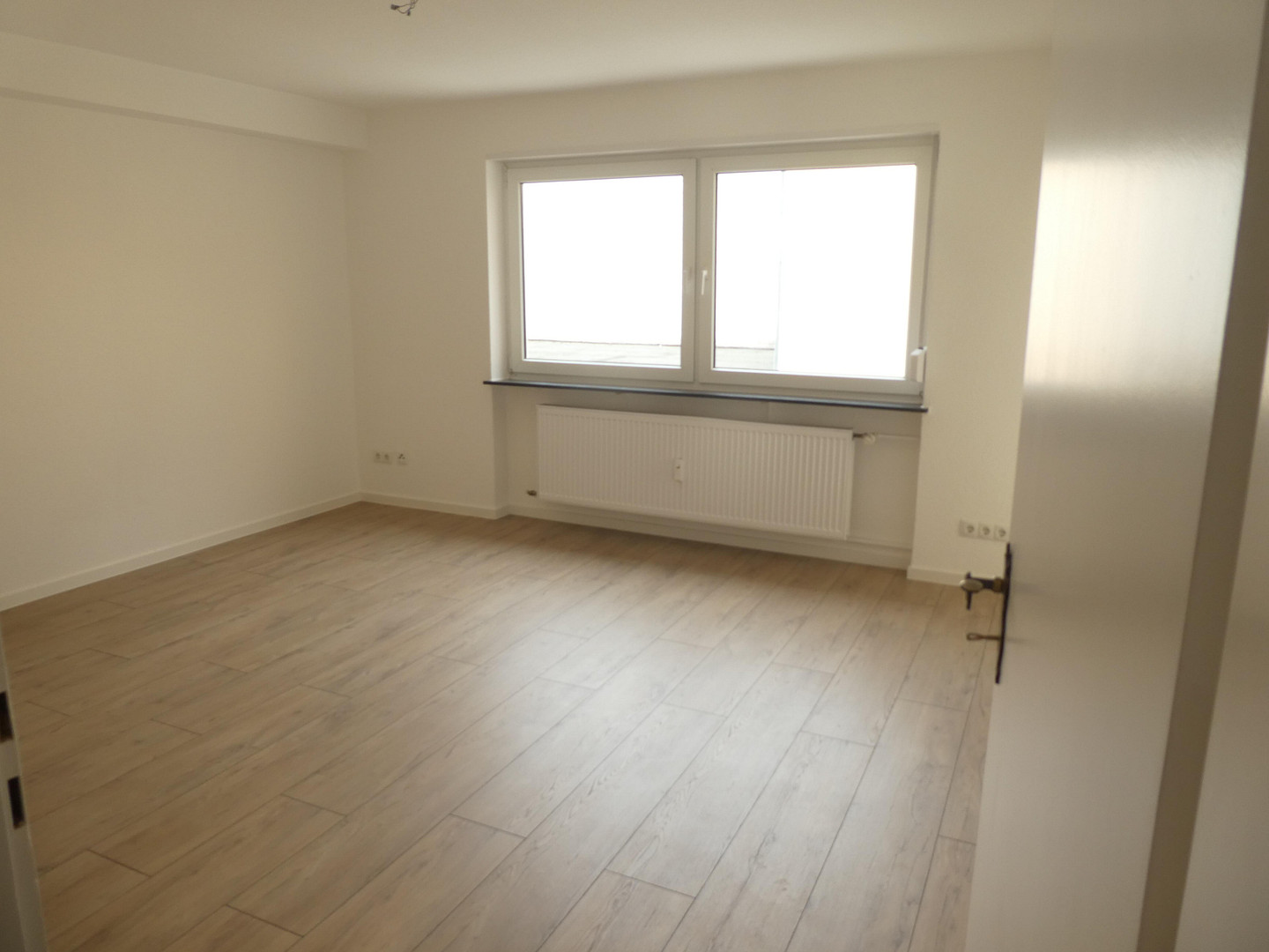 1 ZKB mit Balkon, ruhige Lage, EG-Hochparterre – 67657 Kaiserslautern – Vorschaubild 2