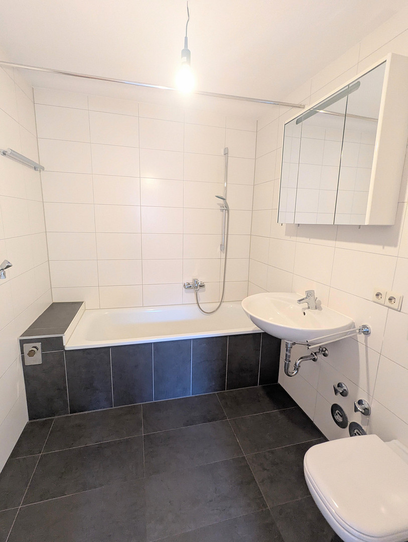 Helle 3-Zi.-Wohnung + West-Balkon & TG-Stellplatz – Am Bähnle 2, 74177 Bad Friedrichshall(Waldau) – Vorschaubild 5